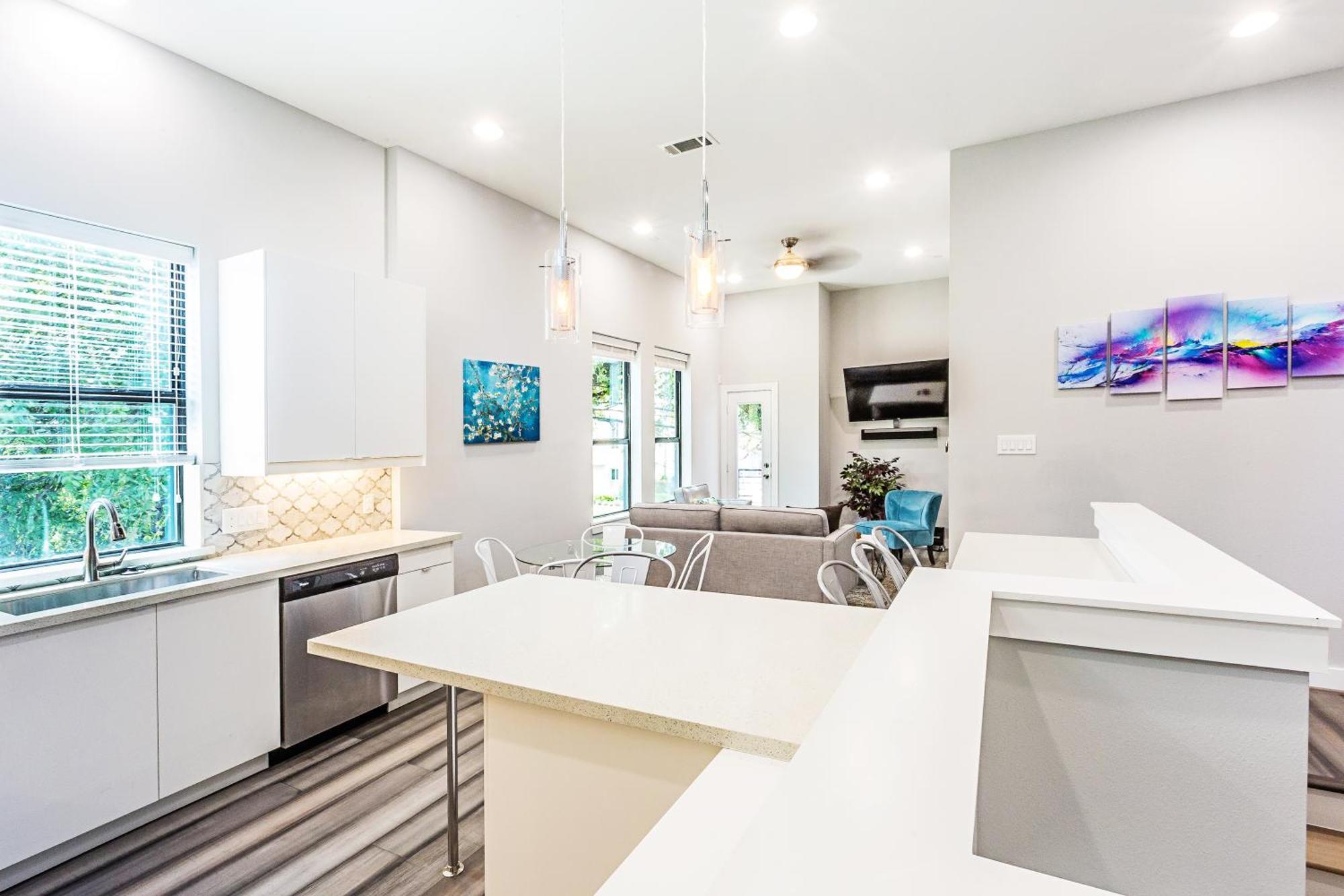 יוסטון Montrose Guesthouse Suites By Dunyha מראה חיצוני תמונה